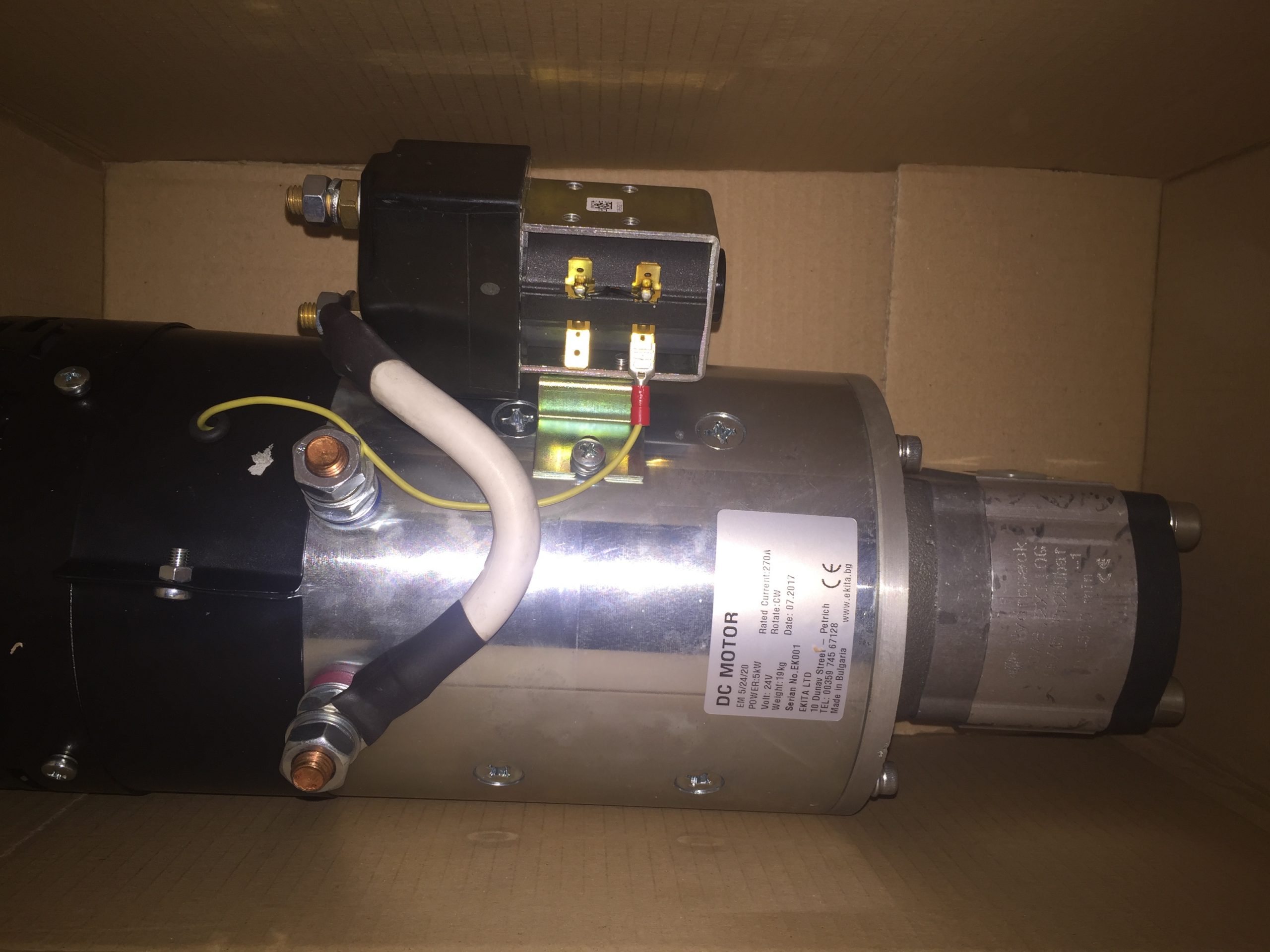 2D988517 1 Электродвигатель в сборе DC 24V D-150 5.0kW/SW180-448L/20A8.2x110G Lohr F00250742