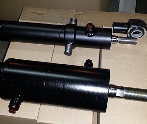 Цилиндр рулевой 63x290 4085-3429010-10 ЦБС / Гидроцилиндр рулевой на Львовскии погрузчик / цилиндр рулевого управление Львовский погрузчик