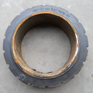 ШИНА МАСИВНАЯ 450/130-320 182731 6095 02.00.00 задние ЕВ 717 колесо литое , шина бандажная ( бескамерное )