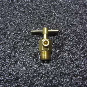 СЛИВНОЙ КРАНИК РАДИАТОРА Д 3900 B2461353/1352