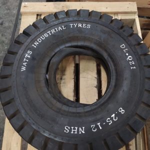 Шинокомплект 8.25-12 NHS WATTS INDUSTRIAL TYRES DL-QZ1